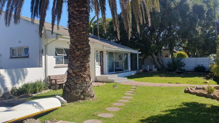 4 Bedroom Property for Sale in Stompneus Bay Western Cape